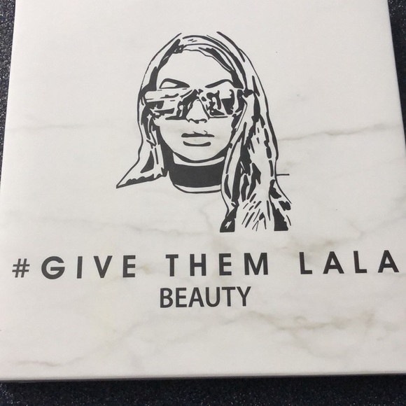 Give them Layla The Grown Woman Palette - Picture 5 of 9